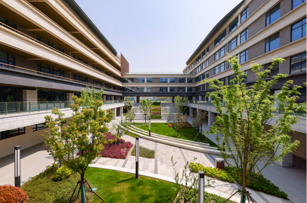 ��ӿ����������ÿλѧ��Ϊ�����˵���Ϻ��������ٲ�cbin99ѧУ�к���ɫ��