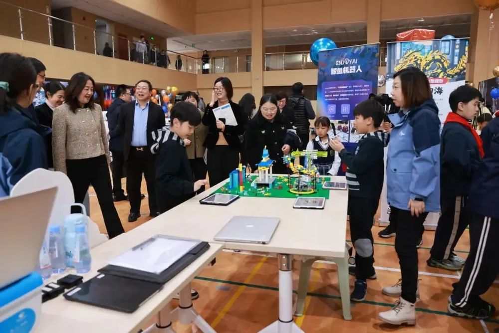 09a10793-50ef-477a-8ea4-1db453749eb7 09a10793-50ef-477a-8ea4-1db453749eb7