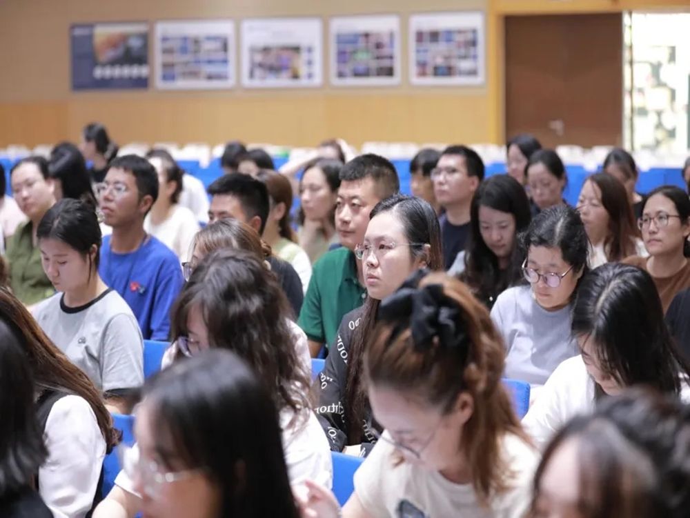 df926f60-0f8b-4228-bde3-7d537fde078d